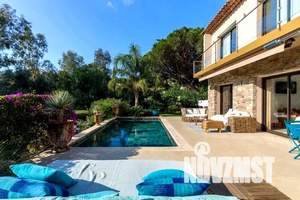 Дом 230м², 2-этажный, участок 8 сот.