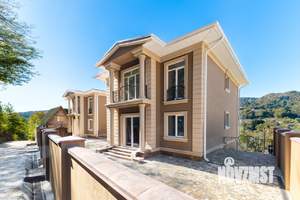 Дом 318м², 3-этажный, участок 6 сот.