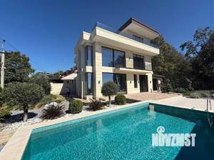 Коттедж 300м², 3-этажный, участок 6 сот.