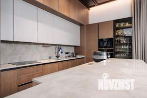 Дом 800м², 3-этажный, участок 11 сот.