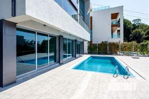 Коттедж 968м², 4-этажный, участок 8 сот.