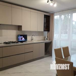 Коттедж 245м², 3-этажный, участок 6 сот.