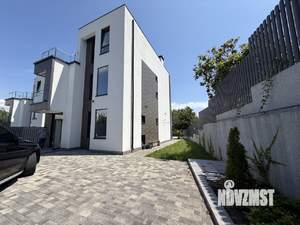 Дом 240м², 3-этажный, участок 6 сот.