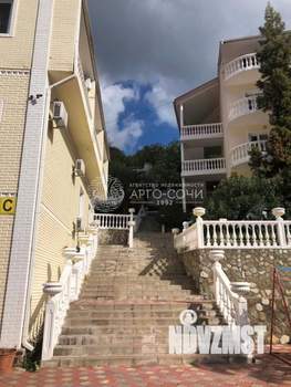 Дом 1090м², 4-этажный, участок 15 сот.