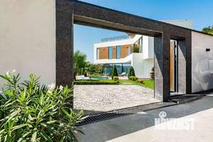 Дом 259м², 3-этажный, участок 4 сот.