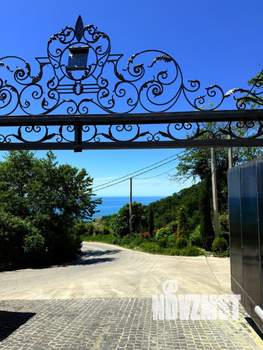 Дом 636м², 3-этажный, участок 16 сот.