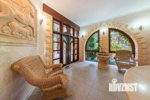 Дом 800м², 2-этажный, участок 30 сот.