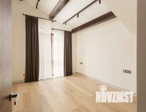 Коттедж 300м², 2-этажный, участок 6 сот.