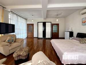 Дом 300м², 4-этажный, участок 12 сот.