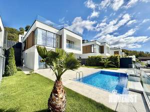 Дом 315м², 3-этажный, участок 4 сот.