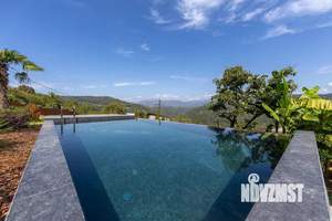 Дом 426м², 3-этажный, участок 20 сот.