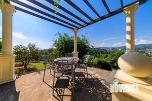 Дом 780м², 3-этажный, участок 120 сот.