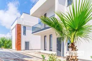 Дом 721м², 2-этажный, участок 25 сот.