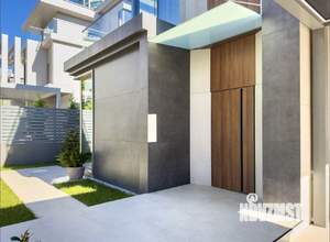 Дом 300м², 3-этажный, участок 7 сот.