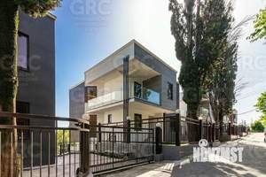 Дом 290м², 3-этажный, участок 3 сот.