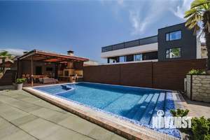 Дом 300м², 2-этажный, участок 10 сот.