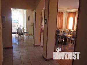 Дом 437м², 3-этажный, участок 8 сот.