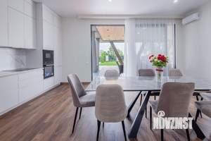 Дом 230м², 2-этажный, участок 8 сот.