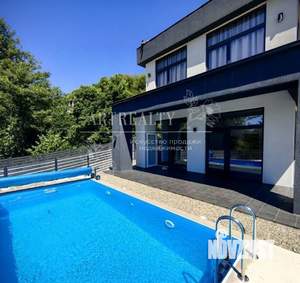 Дом 196м², 2-этажный, участок 6 сот.