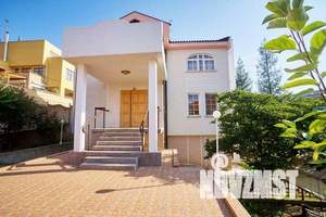 Дом 437м², 3-этажный, участок 8 сот.