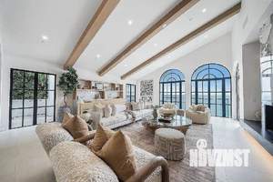 Коттедж 613м², 2-этажный, участок 17 сот.