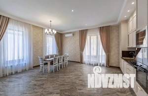 Дом 295м², 2-этажный, участок 5 сот.