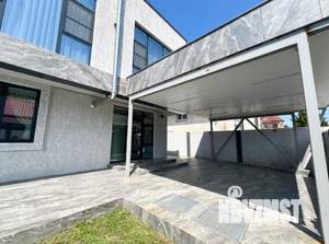 Коттедж 180м², 2-этажный, участок 5 сот.