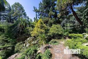 Дом 800м², 2-этажный, участок 30 сот.