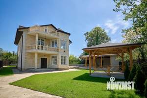 Дом 334м², 3-этажный, участок 11 сот.