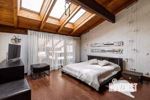 Дом 299м², 3-этажный, участок 15 сот.