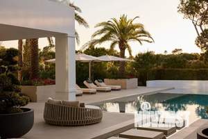 Дом 780м², 2-этажный, участок 25 сот.