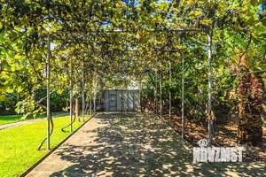 Дом 284м², 3-этажный, участок 5 сот.