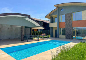 Дом 180м², 2-этажный, участок 5 сот.