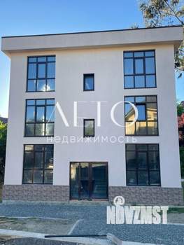 Дом 300м², 3-этажный, участок 6 сот.