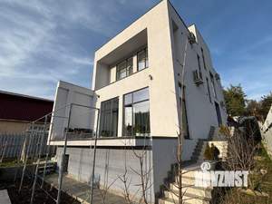 Дом 271м², 3-этажный, участок 6 сот.