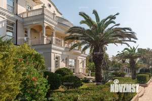 Дом 1200м², 3-этажный, участок 30 сот.