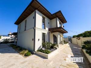 Дом 180м², 2-этажный, участок 6 сот.