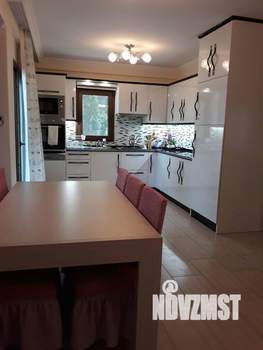 Дом 220м², 3-этажный, участок 6 сот.