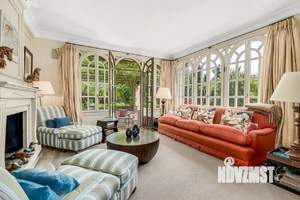 Дом 350м², 2-этажный, участок 10 сот.