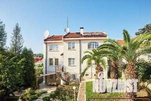 Дом 437м², 3-этажный, участок 8 сот.