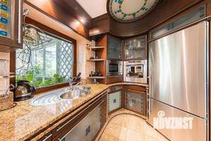 Дом 800м², 2-этажный, участок 30 сот.