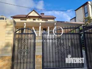 Дом 300м², 2-этажный, участок 6 сот.