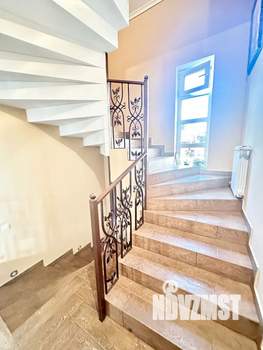 Дом 310м², 4-этажный, участок 7 сот.