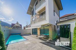 Дом 141м², 3-этажный, участок 3 сот.