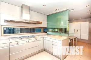 Дом 600м², 3-этажный, участок 11 сот.