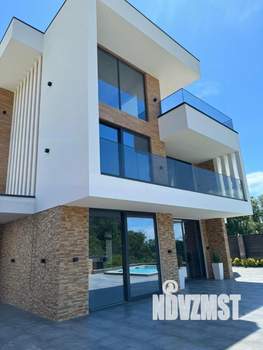 Коттедж 299м², 3-этажный, участок 5 сот.