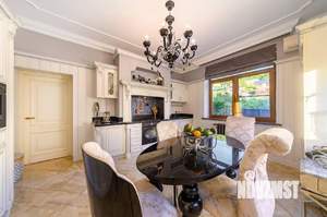 Дом 640м², 3-этажный, участок 7 сот.