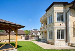 Дом 334м², 3-этажный, участок 11 сот.