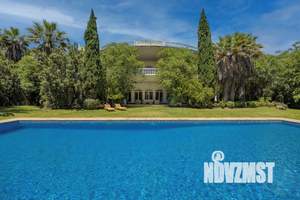 Дом 865м², 2-этажный, участок 20 сот.