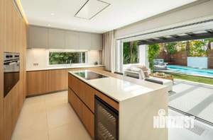 Дом 300м², 2-этажный, участок 8 сот.